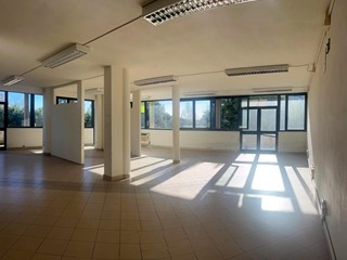Ufficio in Vendita a Viareggio, 190'000€, 170 m²