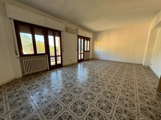 Quadrilocale in Vendita a Buti, 119'000€, 120 m²
