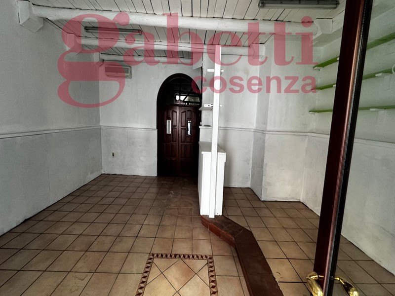 Magazzino in Affitto a Cosenza, 700&euro;, 58 m²