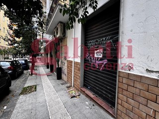 Magazzino in Affitto a Cosenza, 700&euro;, 58 m²