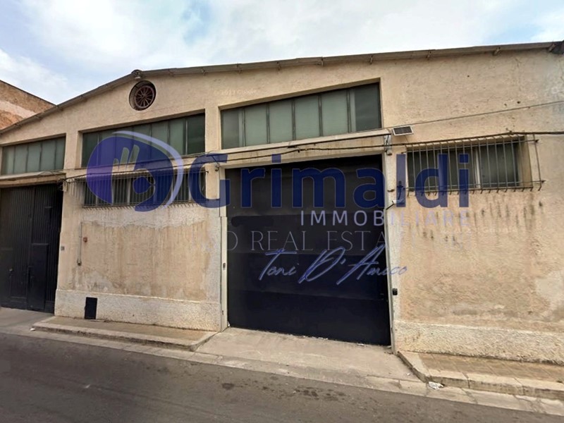 Capannone in Vendita a Bagheria, 450'000€, 700 m²
