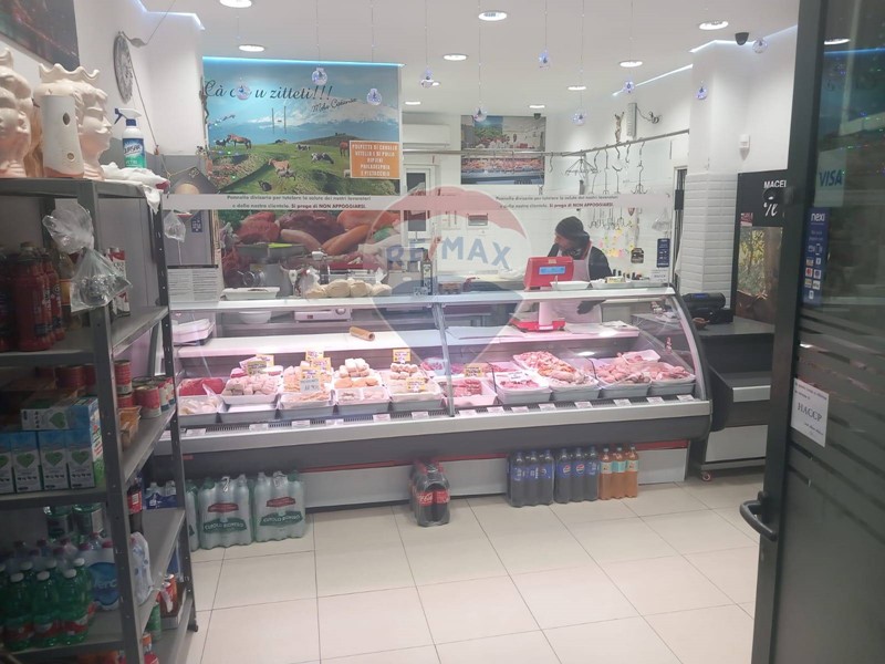 Attività commerciale in Vendita a Belpasso, zona Piano Tavola, 70'000€, 63 m²