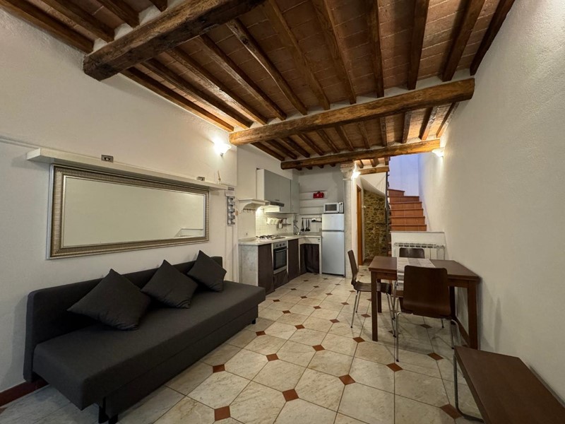 Casa Indipendente in Affitto a Pietrasanta, 1'300€, 70 m², arredato