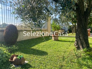 Casa Indipendente in Vendita a Castelfranco di Sotto, 298'000€, 240 m², arredato, con Box