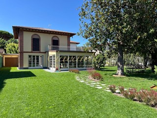 Villa in Affitto a Forte dei Marmi, zona Vittoria Apuana, 30'000€, 200 m², arredato