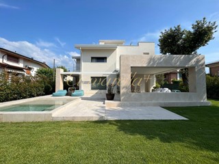 Villa in Affitto a Forte dei Marmi, 60'000€, 300 m², arredato