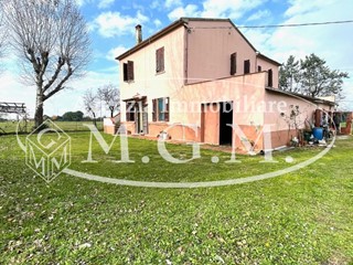 Casa Indipendente in Vendita a Pontedera, zona Santa Lucia, 295'000€, 250 m², arredato