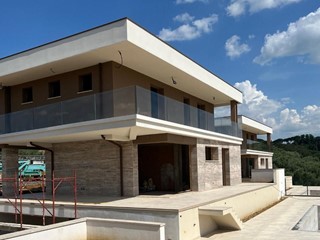 Villa in Vendita a Montelupo Fiorentino, 930'000€, 240 m², con Box