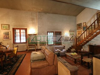 Villa in Vendita a Cascina, 450'000€, 300 m², con Box