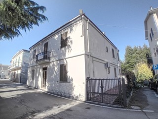Villa bifamiliare in Vendita a Scafa, zona Centro, 130'000&euro;, 160 m²