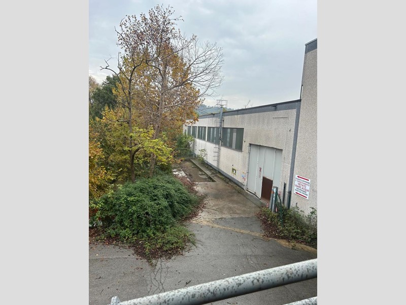 Capannone in Vendita a Cellatica, 780'000€, 1300 m²