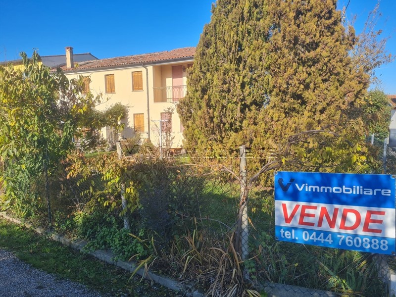 Casa Indipendente in Vendita a Noventa Vicentina, 75'000€, 185 m²