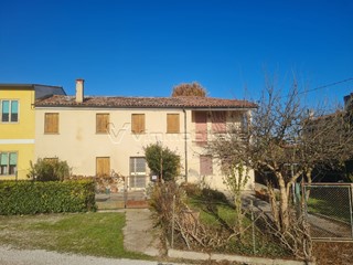 Casa Indipendente in Vendita a Noventa Vicentina, 75'000€, 185 m²