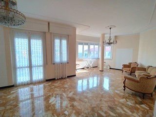 Appartamento in Vendita a Savona, zona VILLETTA, 260'000€, 140 m²