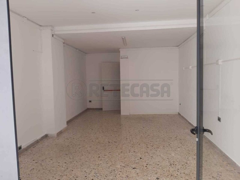 Attività commerciale in Affitto a Siracusa, 400€, 32 m²
