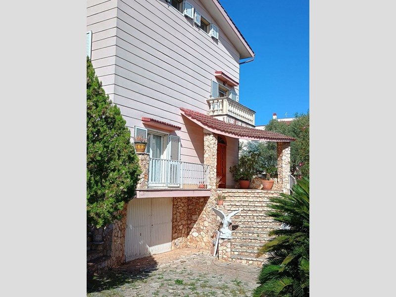 Villa in Vendita a Statte, 250'000€, 317 m²