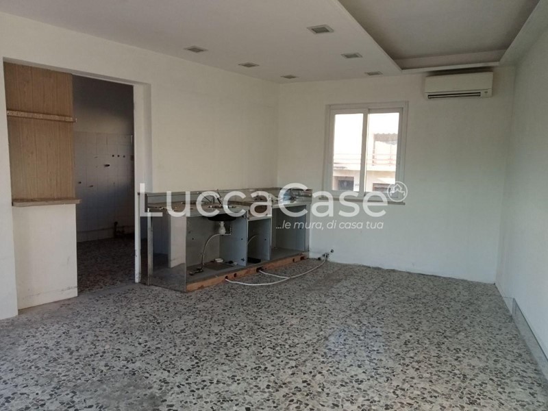 Immobile commerciale in Affitto a Lucca, zona San Macario In Piano, 750€, 50 m²