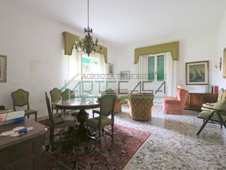 Villa bifamiliare in Vendita a Cascina, 460'000€, 400 m², con Box