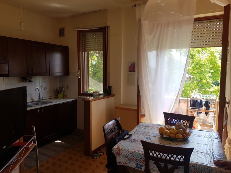 Appartamento in Vendita a Cascina, zona San Frediano a Settimo, 170'000€, 140 m², con Box