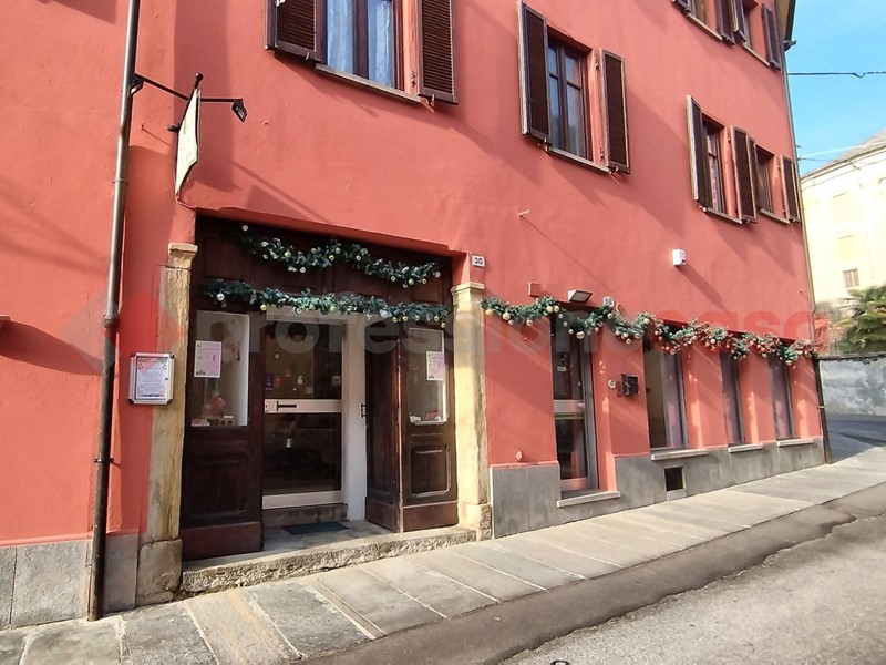 Negozio in Affitto a Cumiana, 500€, 50 m²