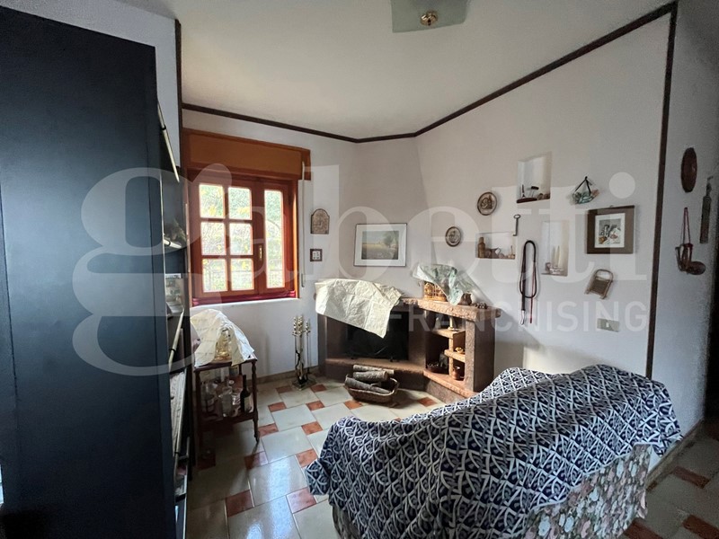 Villa in Vendita a Pietrastornina, 125'000€, 350 m²