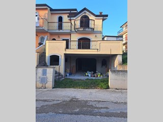 Villa in Vendita a Cervaro, 125'000€, 100 m²