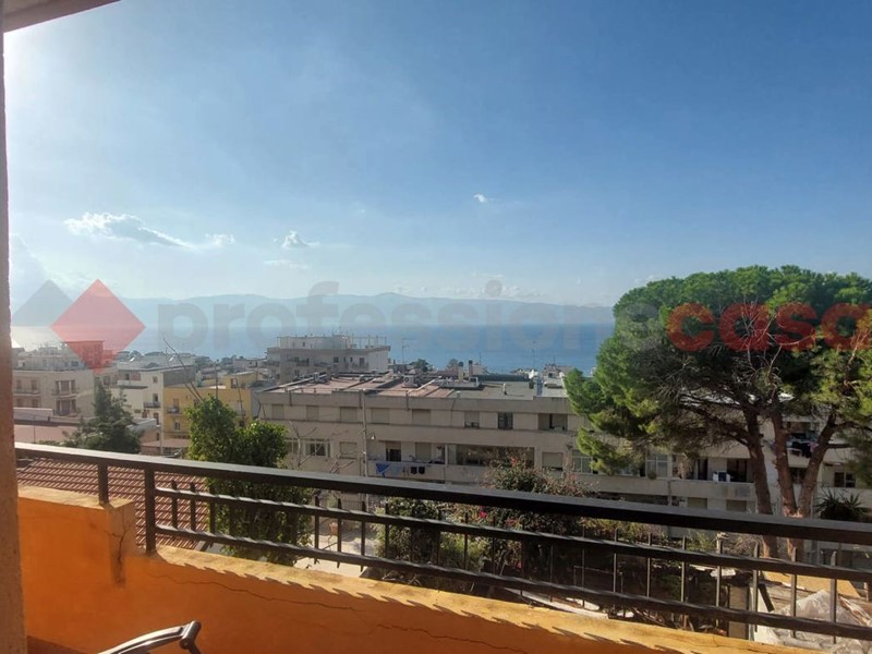 Appartamento in Vendita a Reggio Calabria, 280'000€, 200 m²