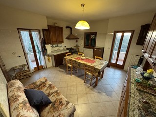 Quadrilocale in Vendita a Sestri Levante, zona collina o nel verde, 150'000€, 85 m²