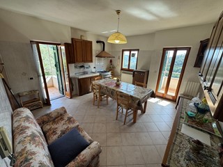 Quadrilocale in Vendita a Sestri Levante, zona collina o nel verde, 160'000&euro;, 85 m²