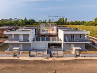 Casa Indipendente in Vendita a San Zeno Naviglio, 525'000€, 175 m²