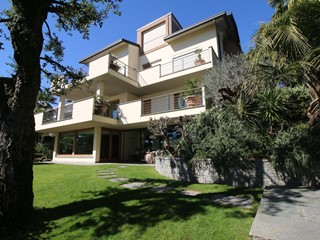 Casa Indipendente in Vendita a Inverigo, 690 m², con Box