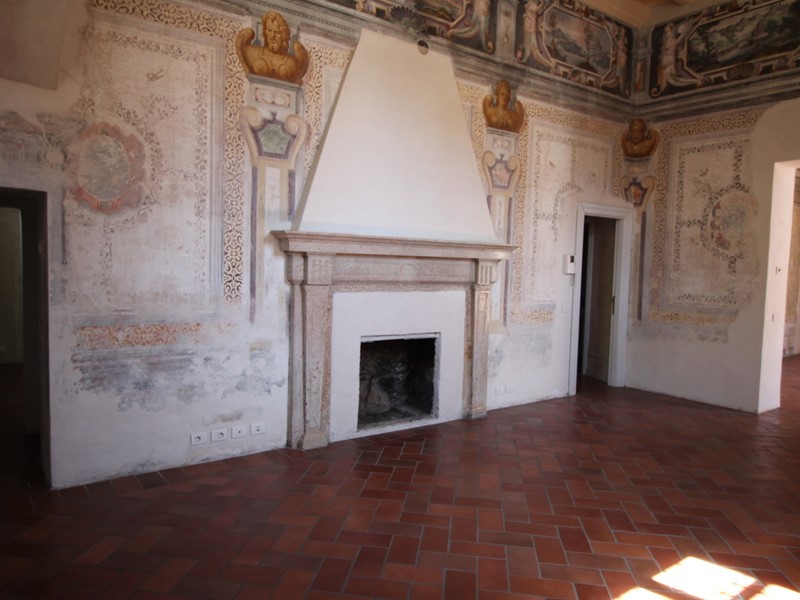 Ufficio in Affitto a Arona, 1'900€, 105 m²