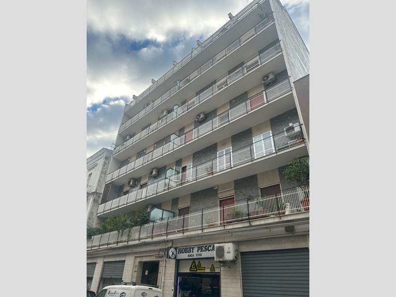 Quadrilocale in Vendita a Bari, zona via napoli, 206, 165'000€, 115 m²