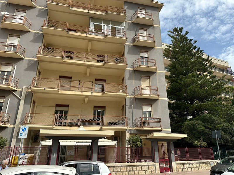 Appartamento in Vendita a Alcamo, zona VIALE EUROPA, 85'000&euro;, 90 m²