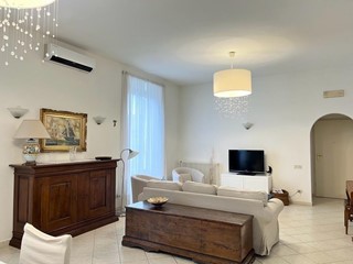 Appartamento in Affitto a Forte dei Marmi, 35'000€, 90 m², arredato