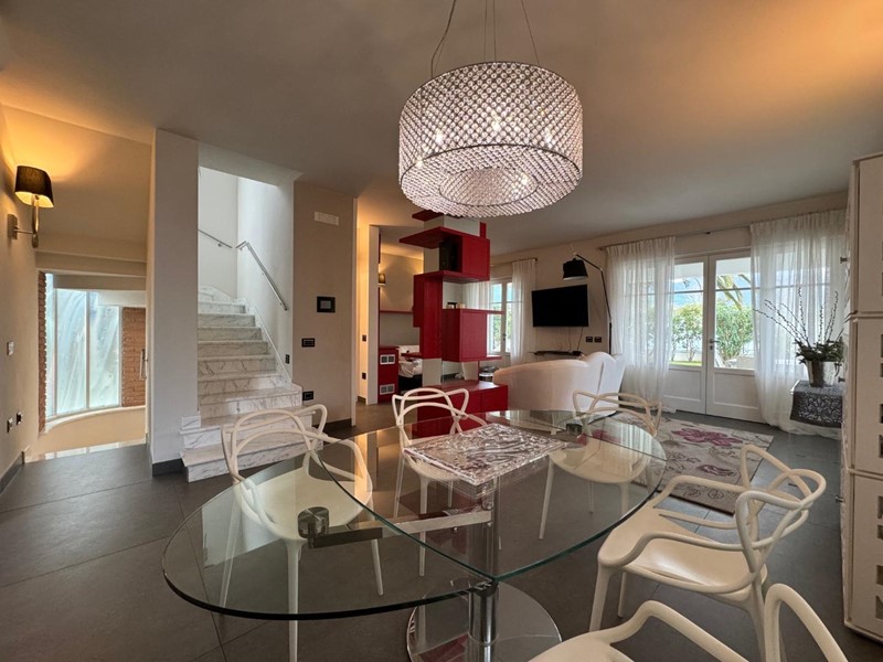 Villa in Affitto a Forte dei Marmi, zona Vittoria Apuana, 80'000€, 240 m², arredato