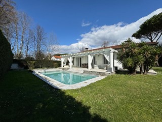 Villa in Affitto a Massa, zona Poveromo, 65'000€, 150 m², arredato