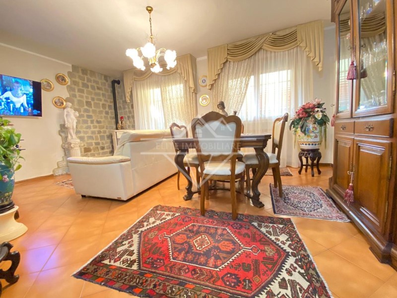 Appartamento in Vendita a Carrara, 198'000€, 110 m², con Box