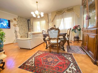 Appartamento in Vendita a Carrara, 198'000€, 110 m², con Box