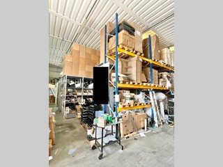 Capannone in Vendita a Pontedera, 340'000€, 500 m²