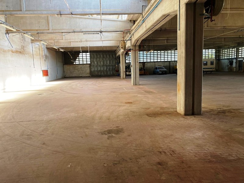 Capannone in Vendita a Casciana Terme Lari, zona Perignano, 1'100'000€, 2600 m²