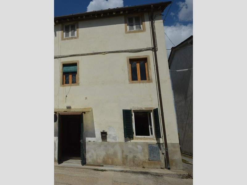 Casa Indipendente in Vendita a Lucca, zona San Lorenzo a Vaccoli, 55'000€, 85 m²