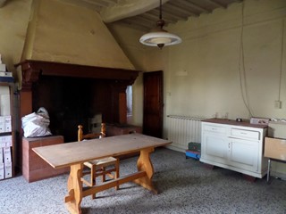 Casa Semi Indipendente in Vendita a Fucecchio, zona Ponte a Cappiano, 80'000€, 450 m²