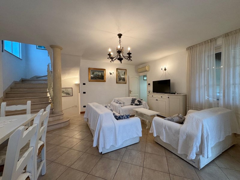 Villa bifamiliare in Affitto a Forte dei Marmi, zona Vittoria Apuana, 50'000€, 160 m², arredato