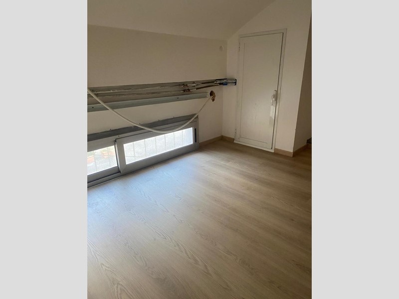 Immobile commerciale in Affitto a Massa, 160 m²