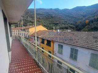 Appartamento in Vendita a Badalucco, 105'000€, 140 m²