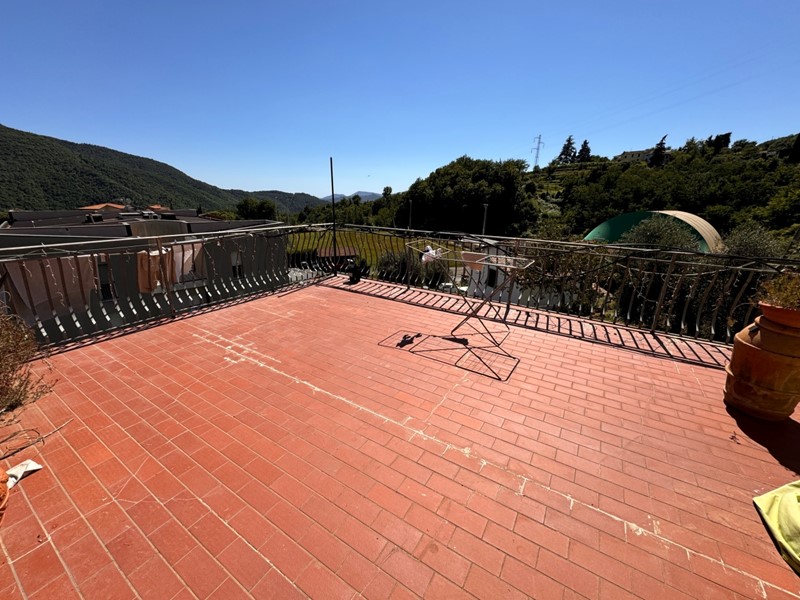 Casa Semi Indipendente in Vendita a Podenzana, zona Podenzana, 165'000€, 141 m², con Box