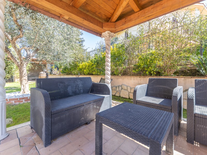 Casa Indipendente in Vendita a Mentana, 359'000€, 230 m², con Box