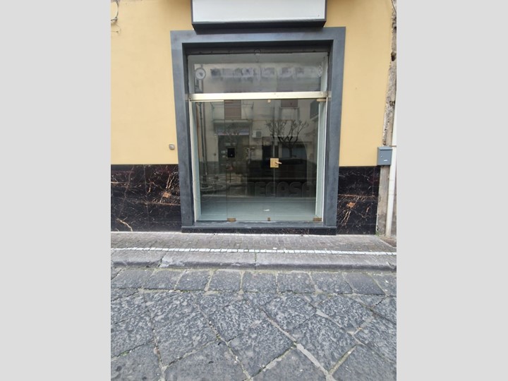 Immobile commerciale in Affitto a Mercato San Severino, zona centro, 550€, 60 m²