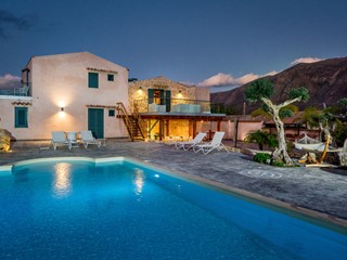 Casa Indipendente in Vendita a Castellammare del Golfo, 1'350'000€, 300 m²